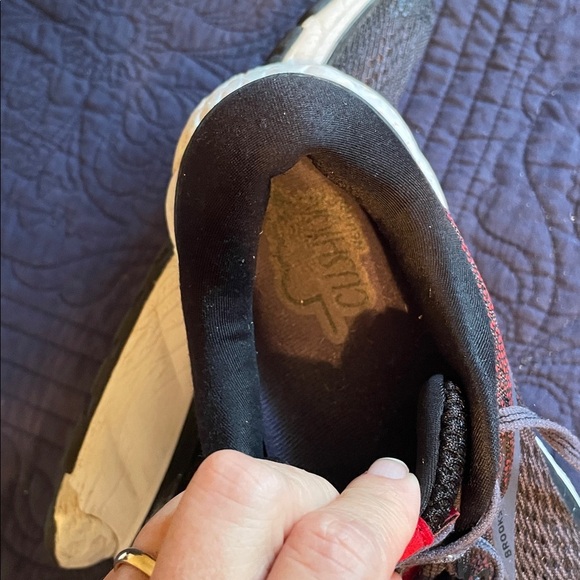 Brooks Ghost 11 Athletic Shoes in Black and Red Men’s Size 9 GUC - Picture 9 of 10